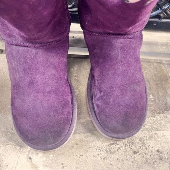 UGG Aidah Port Boots Rare style with whipstitching SZ 8 - Picture 2 of 10